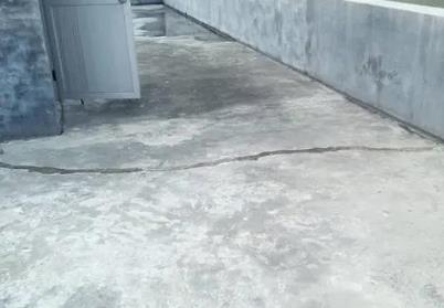 古蔺楼顶漏水维修公司分享下如何解决卫生间隐蔽部位漏水的问题?